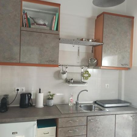 Όμορφο Διαμέρισμα Στο Κέντρο Της Πόλης Agios Andonios  ภายนอก รูปภาพ